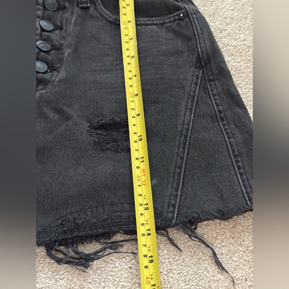 We The Free Black Distressed Denim Mini Skirt‎ - Picture 9 of 10